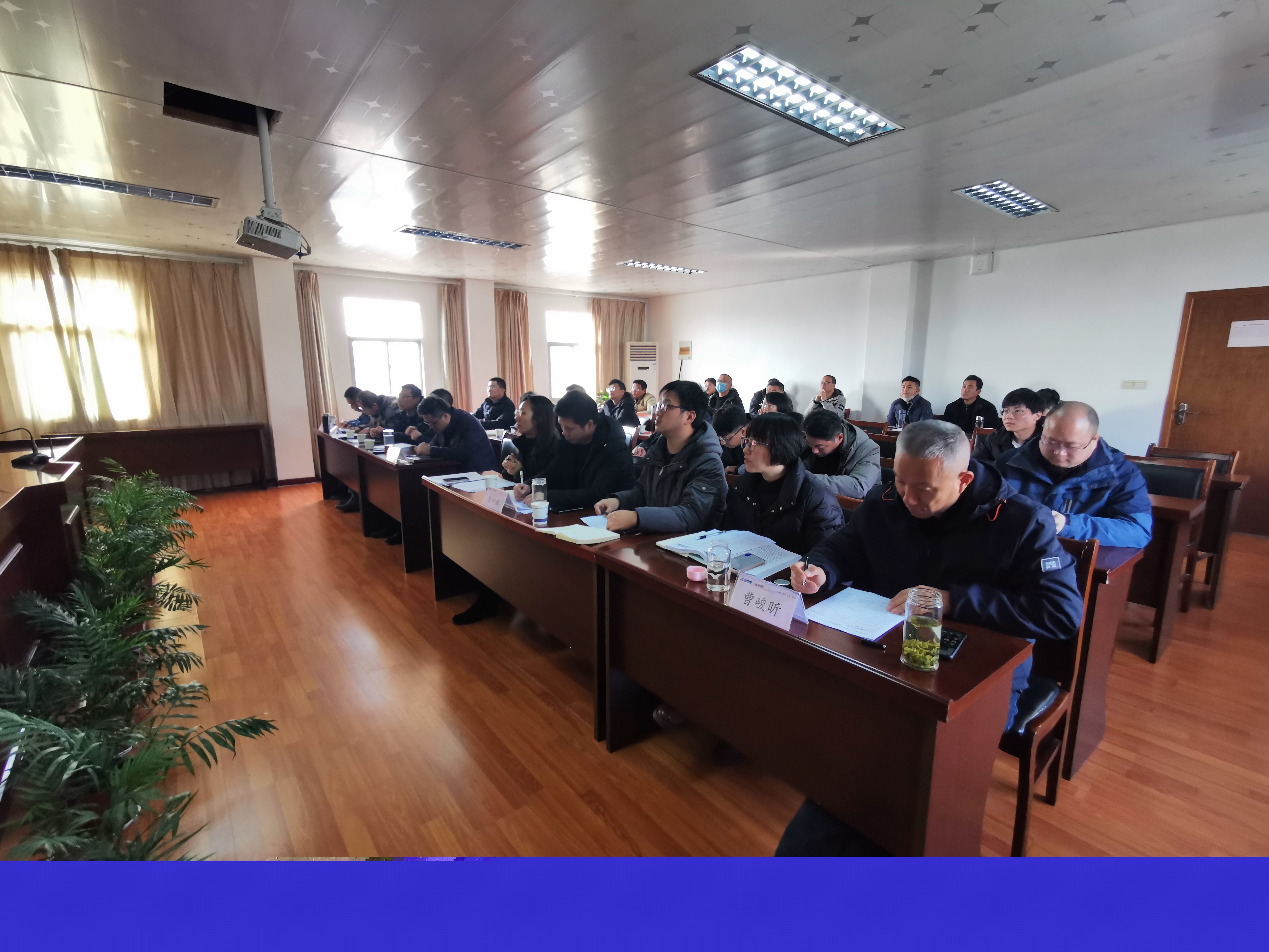 南部路橋召開(kāi)2021年度勞動(dòng)競(jìng)賽、技術(shù)創(chuàng)新成果評(píng)比暨技能大比武表彰大會(huì)